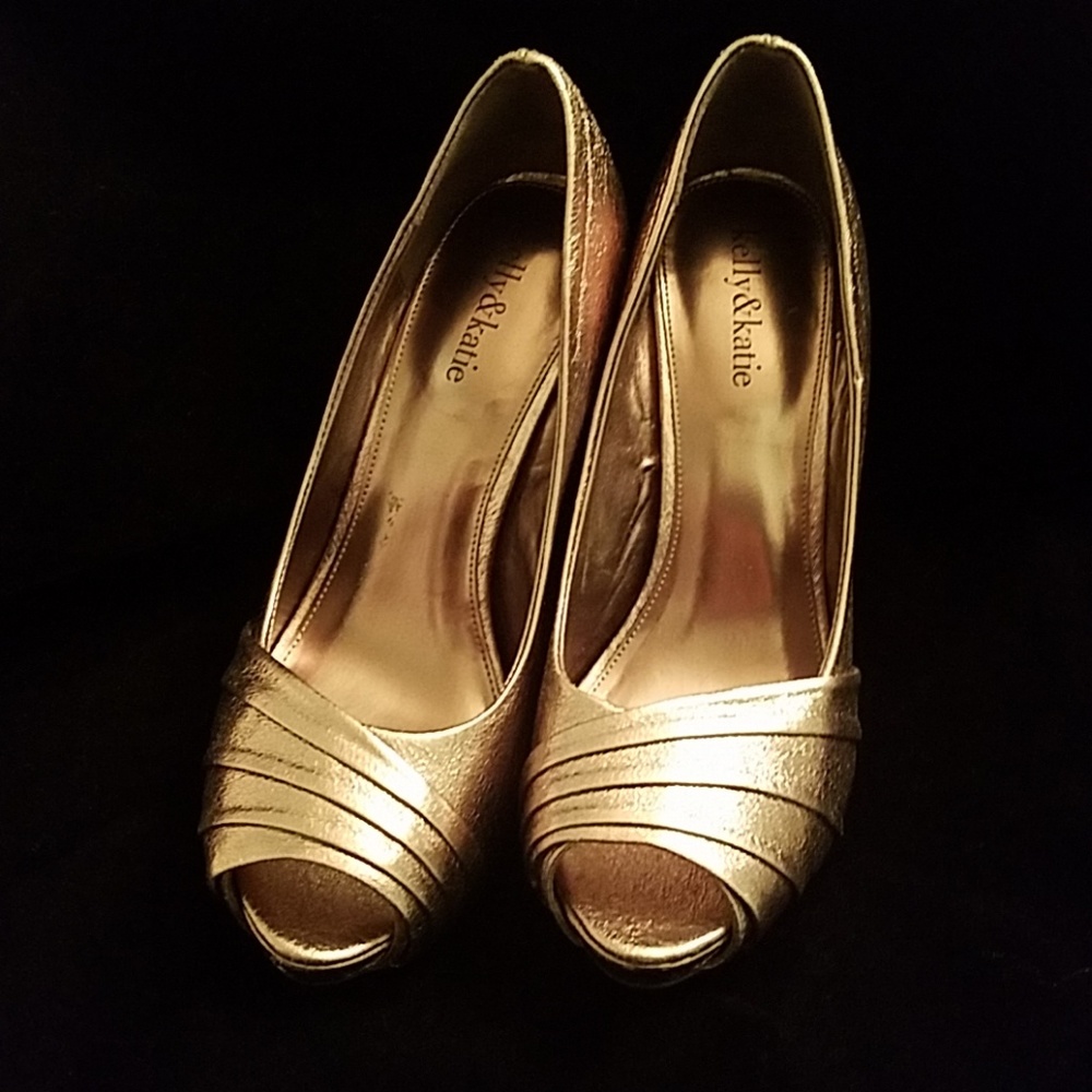 $25: Kelly & Katie Gold Stilletos